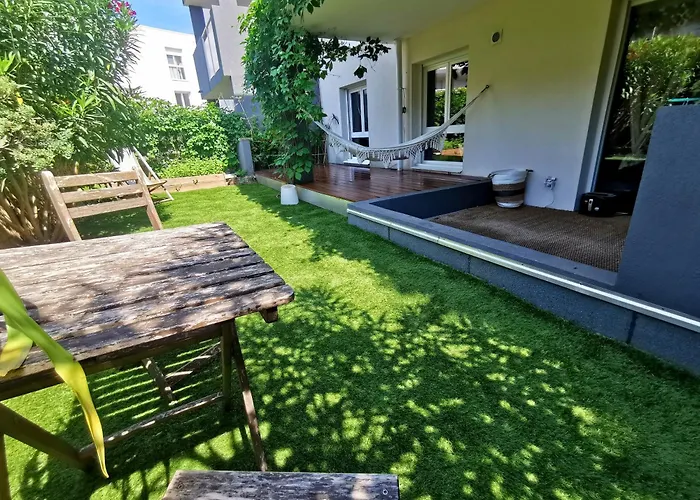Moderne 6 Personnes Terrasse Et Jardin Διαμέρισμα